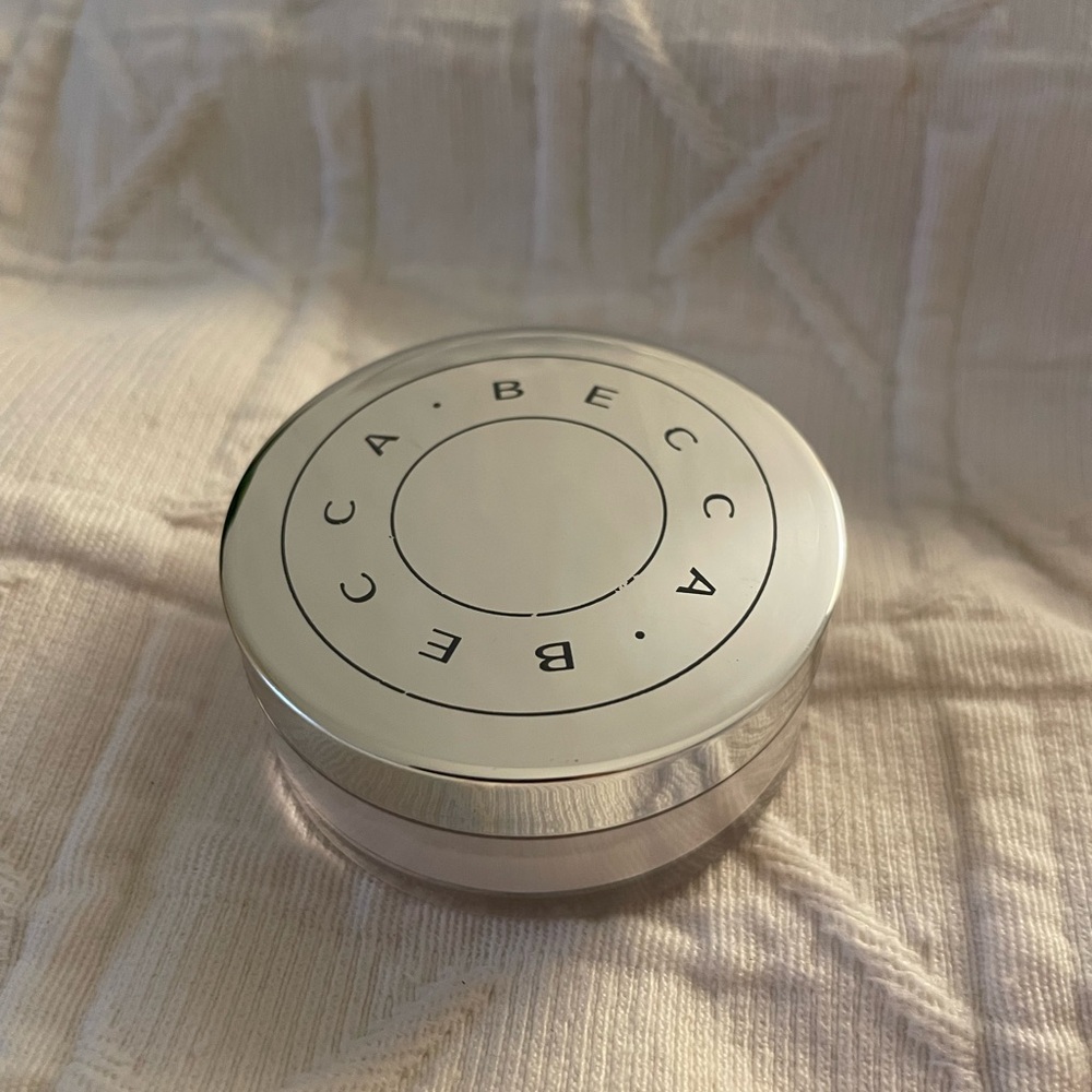Becca Under Eye Brightening Setting Powder